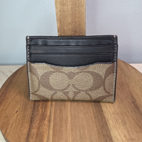 Coach Slim ID Card case/Cardholder EUC - Picture 1 of 6